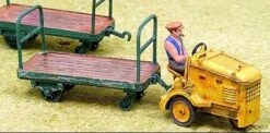 GHQ HO 61012 Clarkat Baggage Tug And Trailers Kit