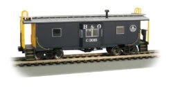 Bachmann HO 73204 Bay Window Caboose With Roofwalk, Baltimore And Ohio #C3015