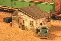 American Model Builders HO 795 Grand Avenue Yard Office Kit