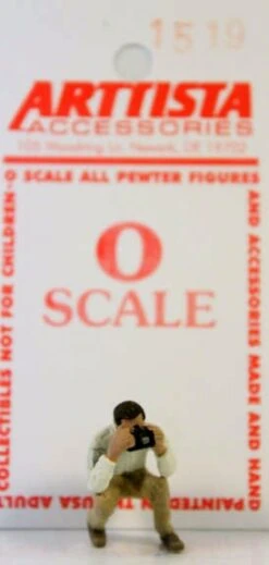 Arttista Accessories O 1519 Railfan With Camera (Stooping)