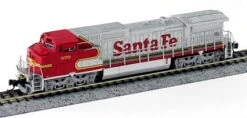 Bachmann N 67352 Dash 8-40CW, Santa Fe #879 (Sound And DCC Equipped)