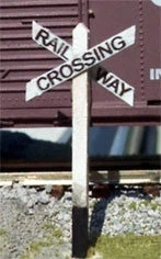 Osborn Model Kits HO 1037 First Generation Cross Bucks Canadian Railway Crossing Sign Kit (5)