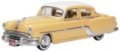 Oxford Diecast HO 87PC54002 1954 Pontiac Chieftan 4-Door Sedan, Winter White/Maize Yellow