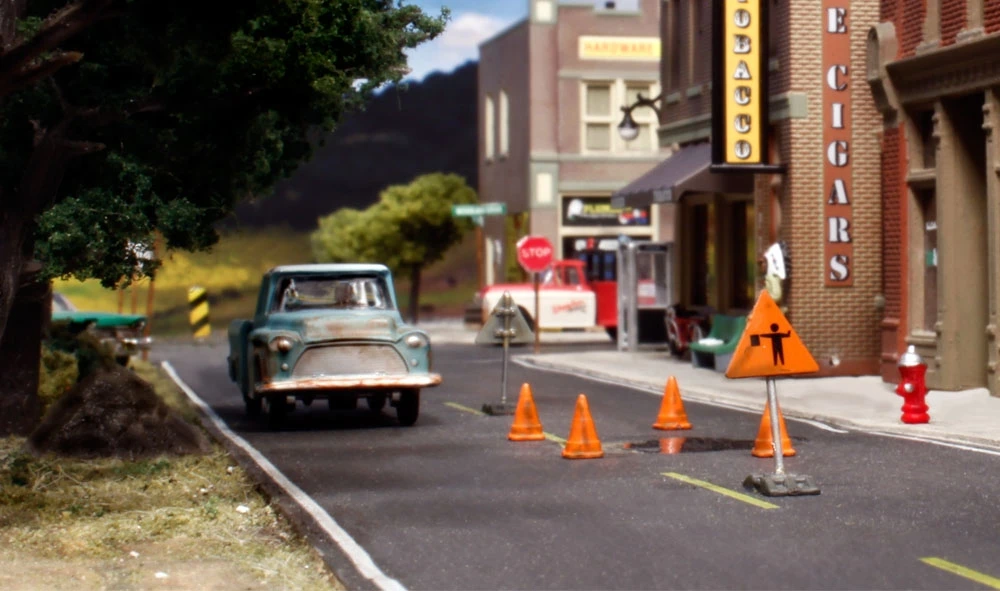 Woodland Scenics C1292 Yellow Road Striping Pen 2 Woodland Scenics C1292 Yellow Road Striping Pen - Image 2